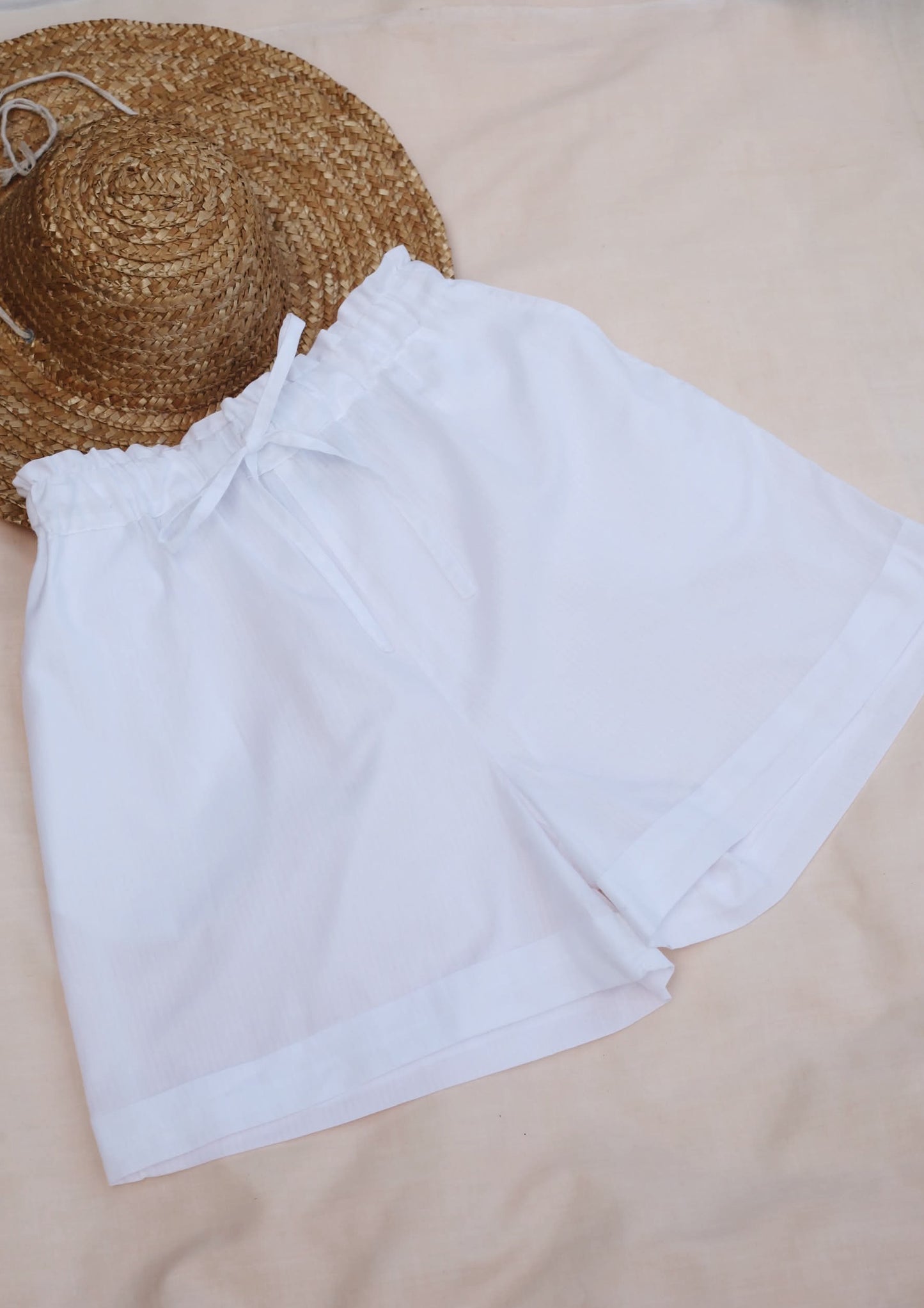 ARIA SHORT - WHITE